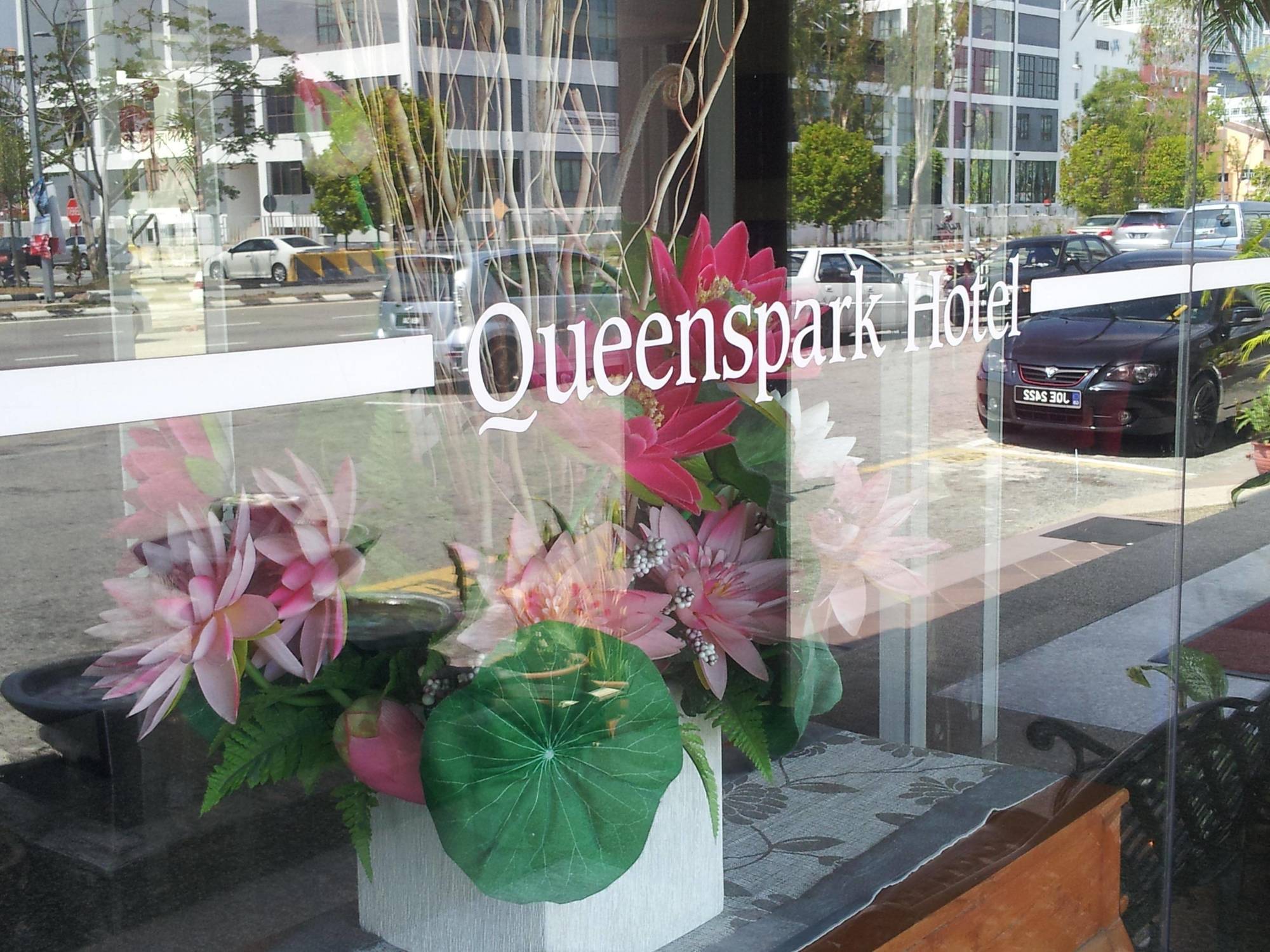 Queenspark Lovita Hotel 3*